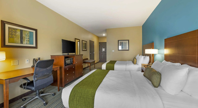Четырёхместный номер Standard Best Western Plus Patterson Park Inn