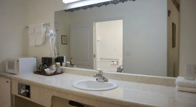Четырёхместный номер Standard Lighthouse Inn