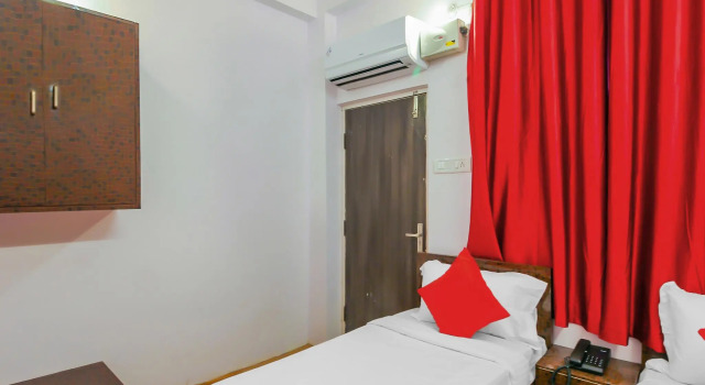 OYO 17168 Hz Lodge