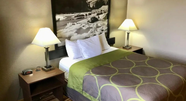 Номер Standard Super 8 by Wyndham Helena