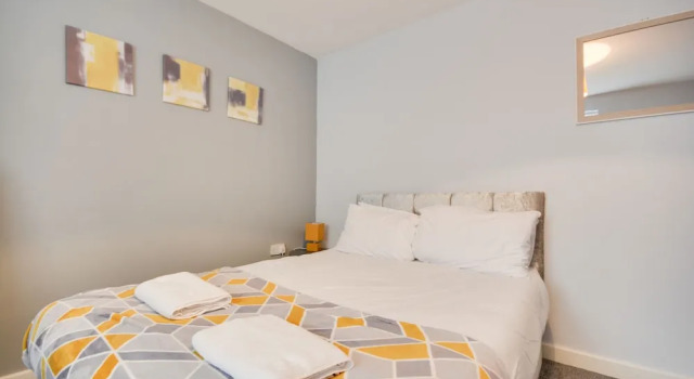 Cosy 2 Bedroom Apartment with Parking, Varaa Huoneisto Asunnot kohteessa Merseyside, Huoneisto