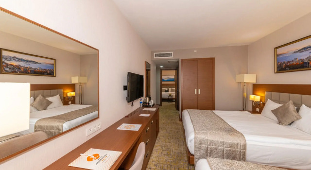 Land Park Hotel