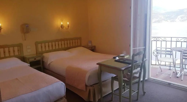 Трёхместный номер Standard с балконом и с видом на море Hôtel de Charme Brise Marine
