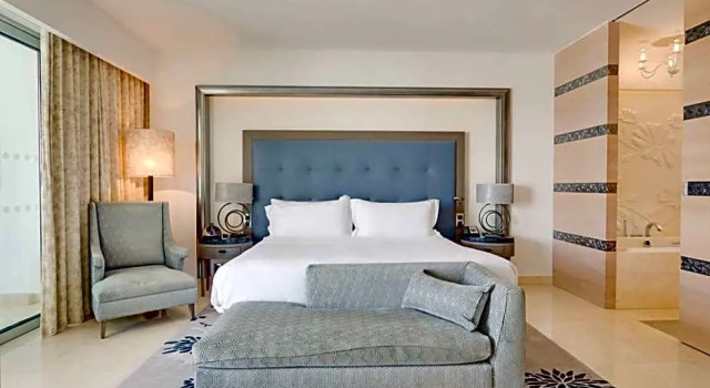 Двухместный люкс с видом на бассейн Conrad Algarve