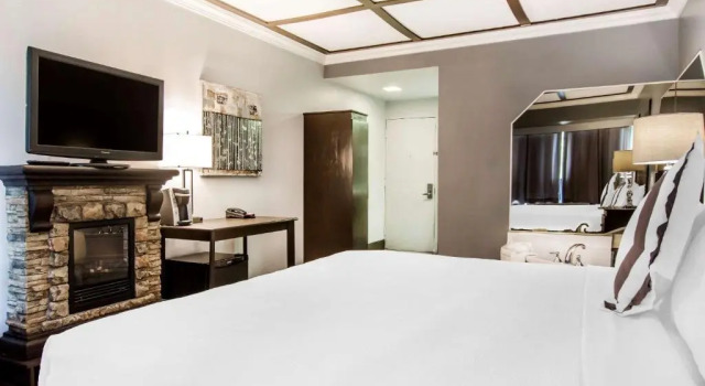 Двухместный люкс Deluxe Travelodge by Wyndham Trois-Rivieres