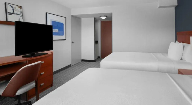 Четырёхместный номер Standard с балконом Courtyard by Marriott San Diego Rancho Bernardo