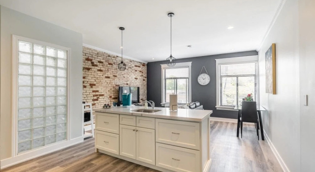 Stunning 1BR Apt - Prime Location -brand New, Varaa Hotelli Hamilton 
