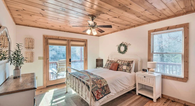 Коттедж The River Rest Ellijay Cabin w/ Hot Tub