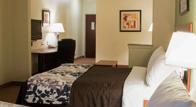 Четырёхместный люкс Sleep Inn & Suites at Six Flags