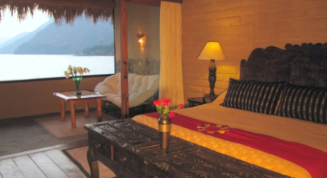 Полулюкс Laguna Lodge Eco-Resort & Nature Reserve