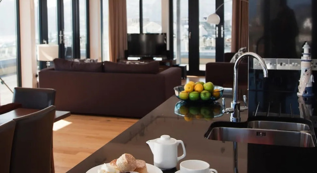 Апартаменты Пентхаус с балконом Riviera Apartments - Five Stylish Penthouse Apartments with Unrivalled Sea Views of Teignmouth, Shaldon, The Jurassic Coastline & The Teign Estuary