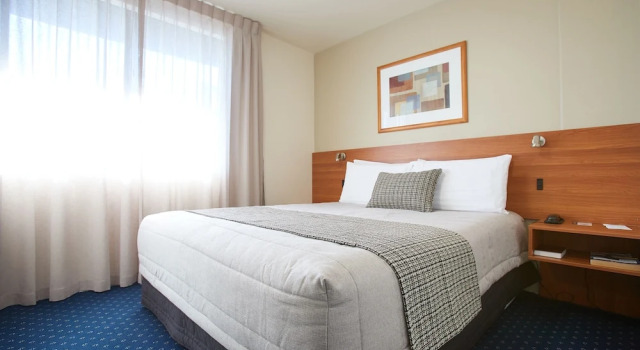 Люкс Deluxe с видом на город Ventura Inn & Suites Hamilton