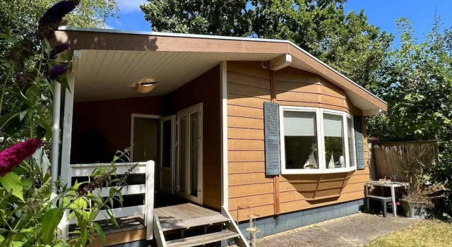 Коттедж Small Family Chalet Close to Beach