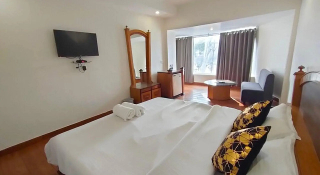 OYO 76836 Hotel Meridian, Забронировать Отель Отели Джамму и Кашмира с парковкой, Парковка