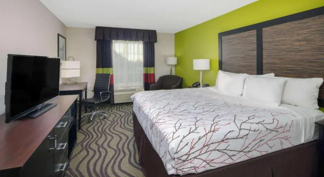 Номер Standard La Quinta Inn by Wyndham Calhoun South I-75
