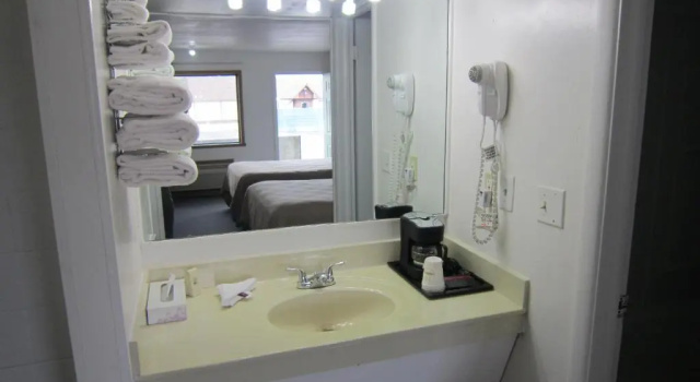 Четырёхместный номер Standard Cassville Budget Inn