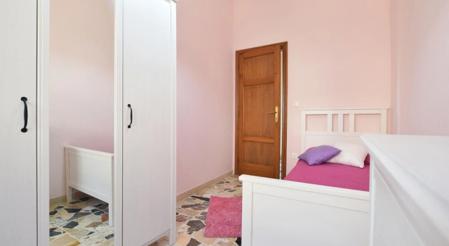 Beautiful Apartment in Piano di Mommio With Outdoor Swimming Pool, Wifi and 3 Bedrooms, Buchen Sie Ferienwohnung Mommio Versilia