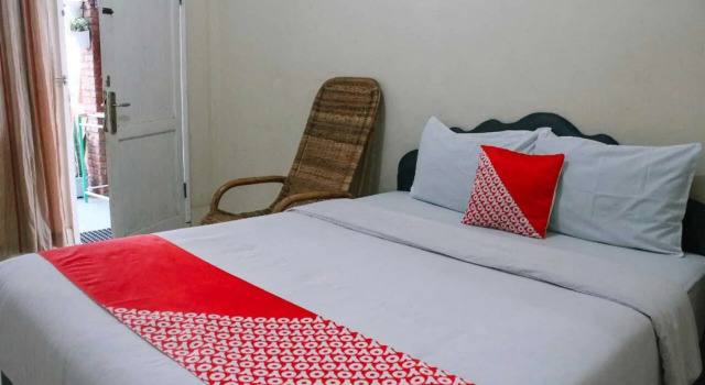 OYO 2799 Berastagi Backpacker Rooms, Book Hotel Hotels in Berastagi with Parking, Parking