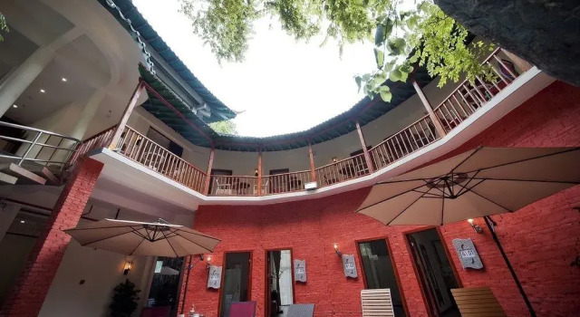 Guilin Crystal Crescent Moon Hotel