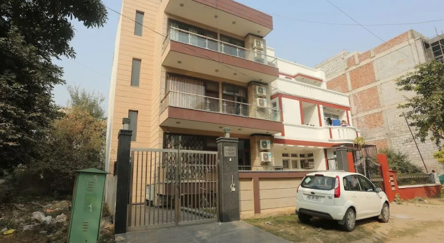 OYO 22867 Crystal Residency