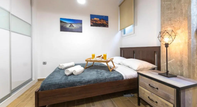 Stylish Koukaki Apartment by Cloudkeys, Забронировать Апартаменты/квартира Неос-Космос Афины, рядом с Холм Филопаппос