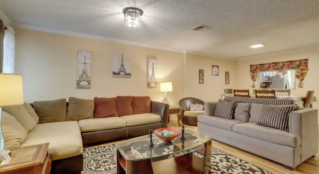Houston Townhome 4 Mi to Airport: Central Location, Book Lejlighed Houston Houston