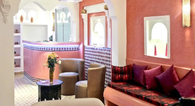 House With 6 Bedrooms in Marrakech, With Wonderful City View, Private, Забронировать Отель Отели Марракеш-Тенсифт-Эль-Хауз с парковкой, Парковка