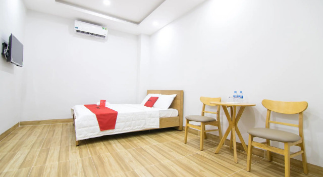 Номер Standard RedDoorz Plus near E-Town 2