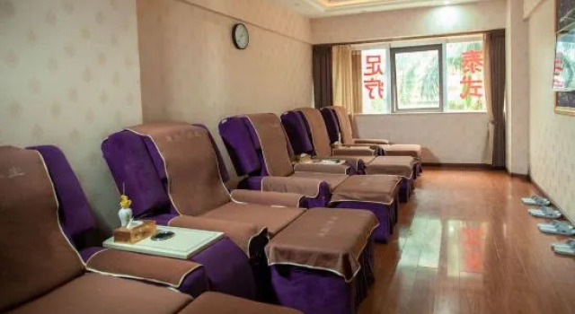 Greentree Alliance Xishuangbanna Peacock Lake Hotel, Buchen Sie Hotel Hotels in Yunnan mit Parkplatz, Parkplätze