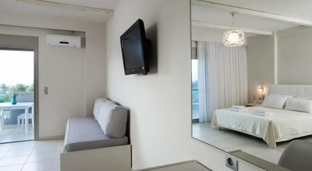 Трёхместный номер Standard с балконом и с частичным видом на море Altamar Hotel