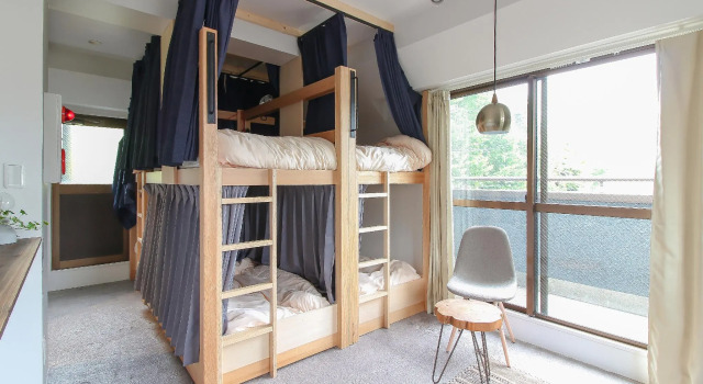 Koru Takanawa Gateway Hostel Cafe&Bar, Забронировать Хостел Хостелы Токио, рядом с Koyasan Tokyo Betsuin Temple, Хостел