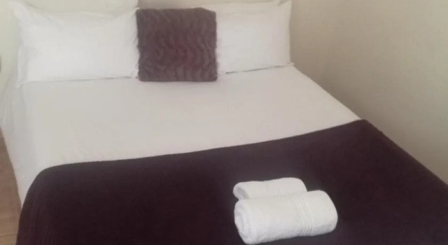 Mo-nize Villa Guesthouse, Book Villa Hotels in Otjiwarongo with Parking, Parking