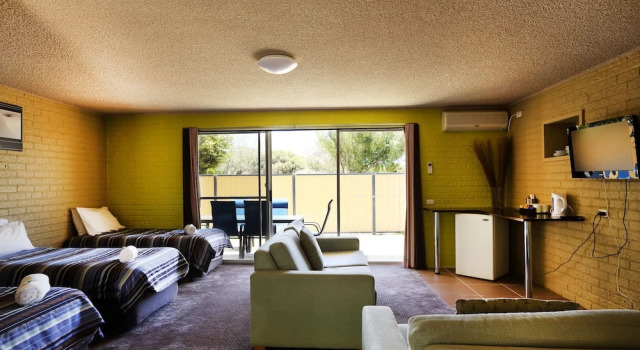 Семейный номер Standard с балконом Lancelin Sands Hotel