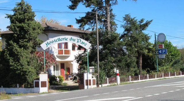 Hostellerie du Parc, Book Hotel Hotels in Labarthe-Inard with Parking, Parking
