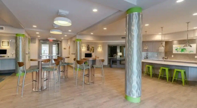 Апартаменты 2 Bedroom Apartment with Large Patio, Hammocks