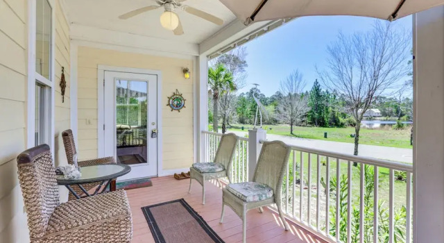 Коттедж Lovely Carrabelle Home w/ Lake Views & Pool Access
