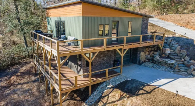 Коттедж Modern Forest Retreat Sauna Fireplace Views