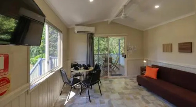Fishery Falls Holiday Park, Prenota Hotel Fishery Falls Queensland