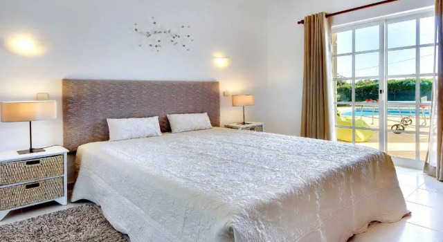 Villa Licinia, Book Villa Villaer i Guia, Villa