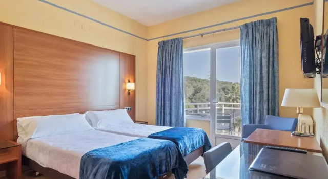 Двухместный номер Standard с балконом Hotel Sant Jordi