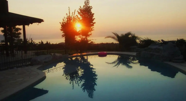 Вилла Luxury Wooden Villa with Pool, The Nest