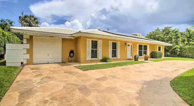 Riviera Beach Vacation Home w/ Pool: Walk to Beach, Rezerwuj Dom wakacyjny Riviera Beach Palm Beach County
