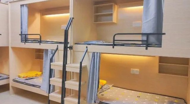 Мужская капсула Yashe Hostel