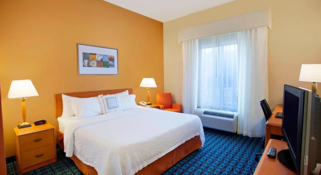Двухместный номер Standard Fairfield Inn & Suites by Marriott Detroit Metro Airport Romulus