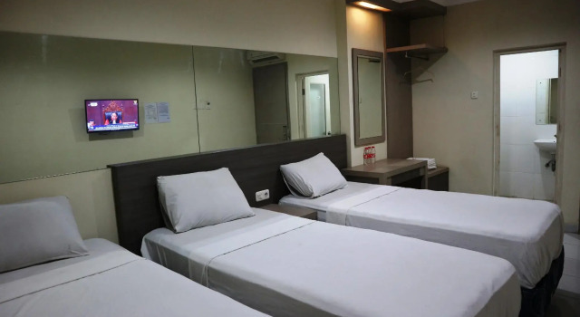 Ethan Hotel Cilincing Plaza, Prenota Hotel Giacarta Jakarta Province