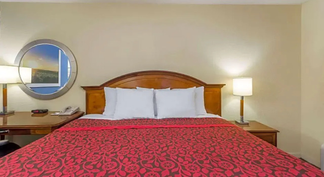 Номер Standard Days Inn by Wyndham College Park Airport Best Road