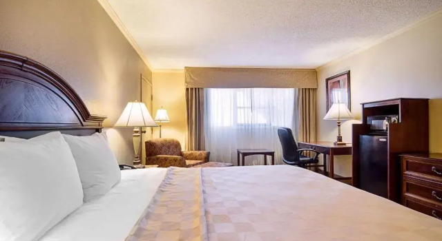 Номер Standard Clarion Inn Garden City