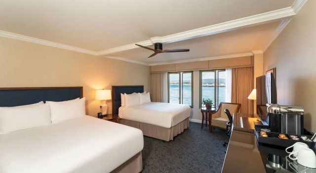 Четырёхместный номер Standard с видом на гавань Monterey Plaza Hotel & Spa