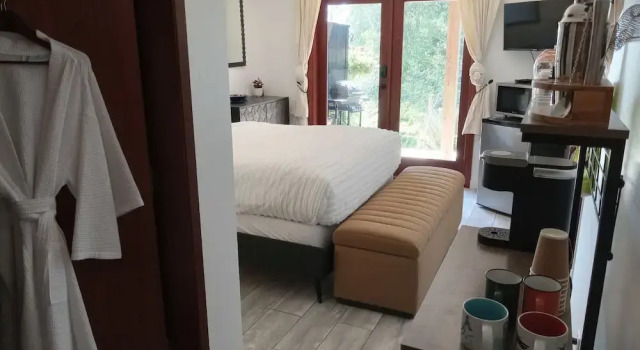 Полулюкс Lunar Cove Inn