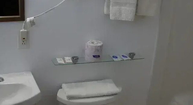 Четырёхместный номер Standard Robyns Motel